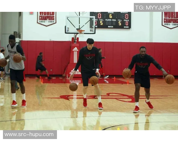 周琦揭秘火箭聚餐游戏：保罗发明了超diao买单法